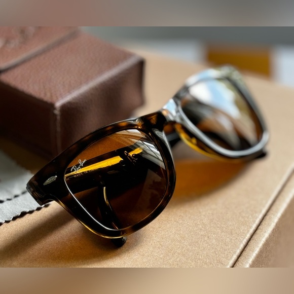 Rayban WAYFARER SUNGLASSES FOLDING CLASSIC
Light Havana Brown Classic G-15 - Picture 2 of 16